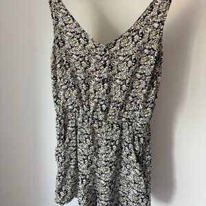 Complot Floral Romper Size M- Pre owned very good condition